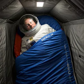 Kosmický spací vak Nebula | Spánek v beztíži na dlouhých cestách